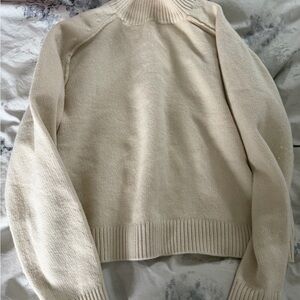 H&M Cream Turtleneck Sweater - Cozy Ribbed Neck Pullover